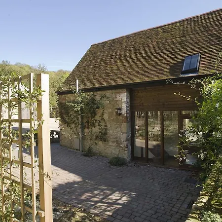 The Garlic Farm Villa Sandown Room photo