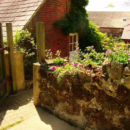 The Garlic Farm Villa Sandown Room photo